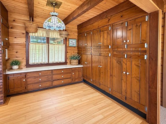 5th image of 6545 Roundhill Ct