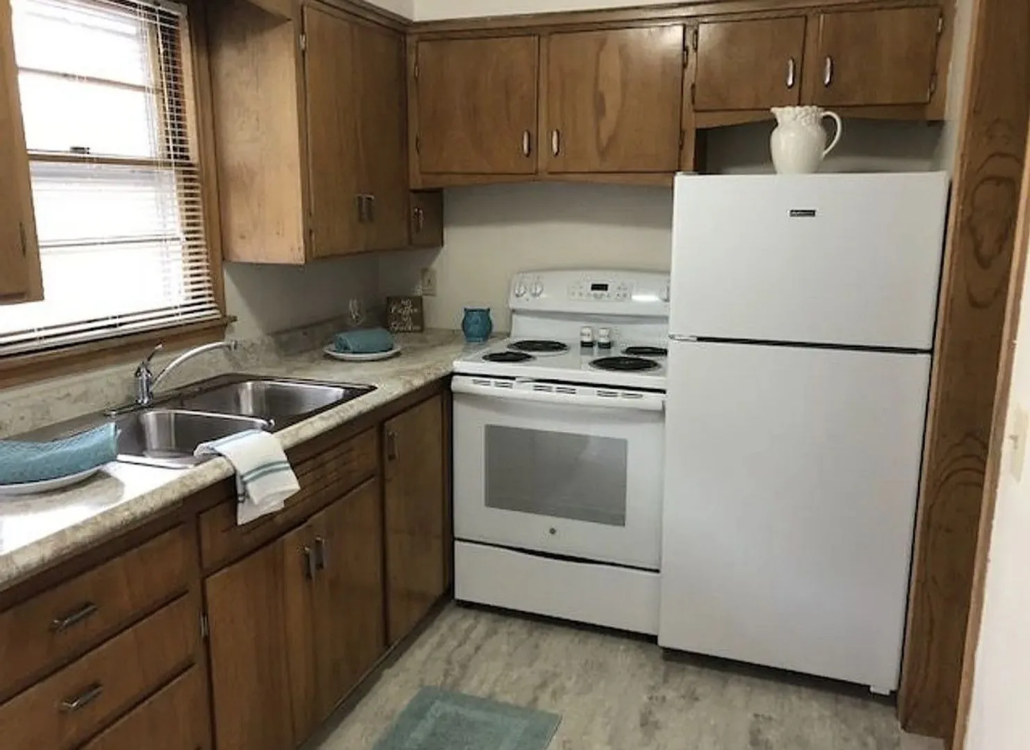 4624 Davenport St — Photo 3