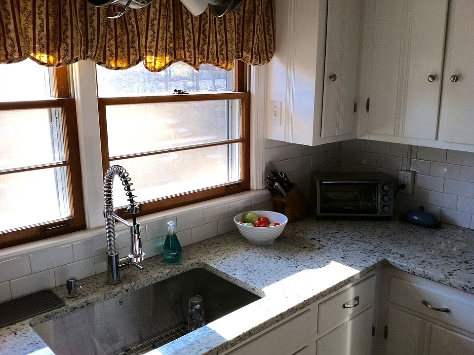 1st image of 7 Windsor Dr
