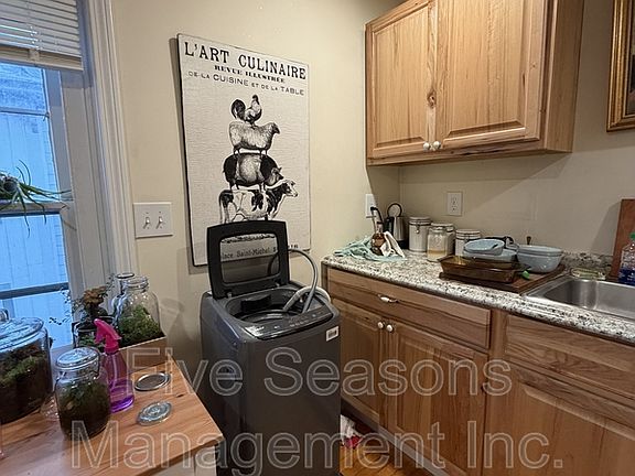 4th image of 75 Grant St Floor 2