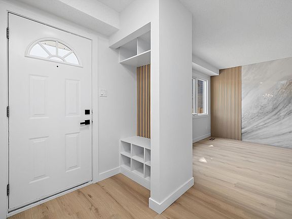 3rd image of 84 Willowdale Pl NW