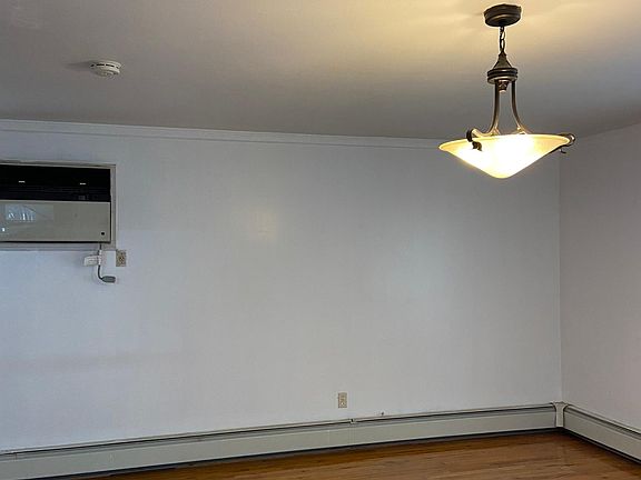 4th image of 132 B St