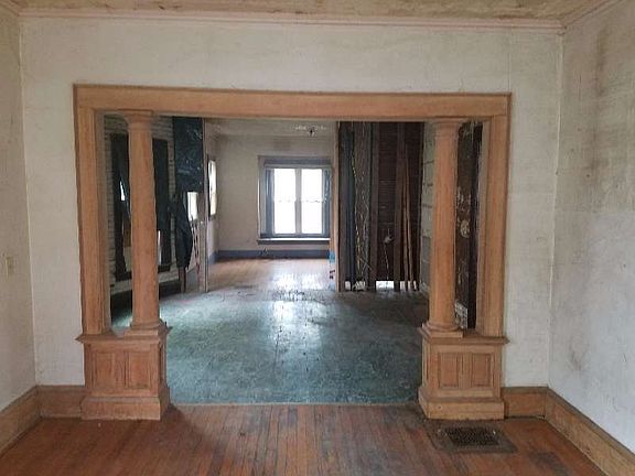 5th image of 220 W Beard Ave