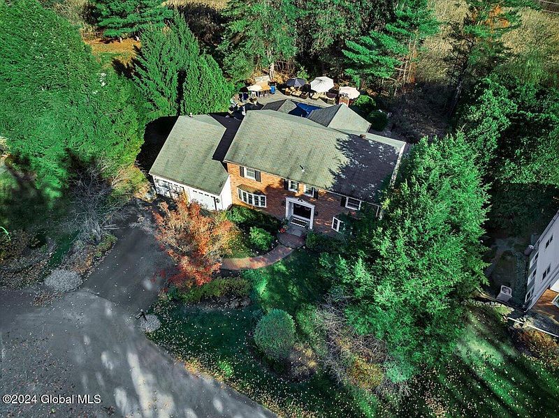 3rd image of 25 Newell Court
