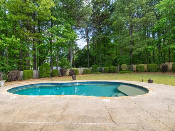 280 Starfire Ct, Loganville, GA 30052