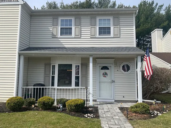 4 Dove Path, Coram, NY 11727