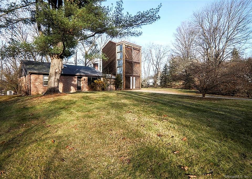 1st image of 26 Pin Oak Ct