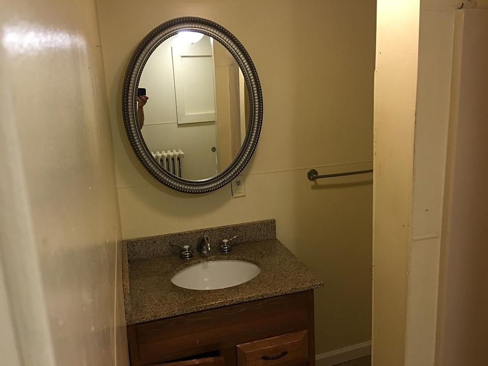 2nd image of 64 Oakwood Ave #B