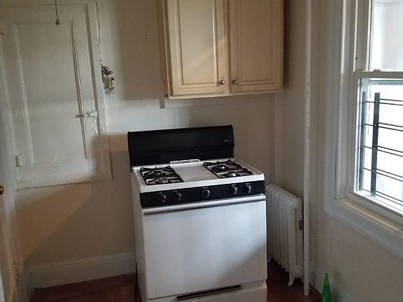 4th image of 130 Elm St APT 3W