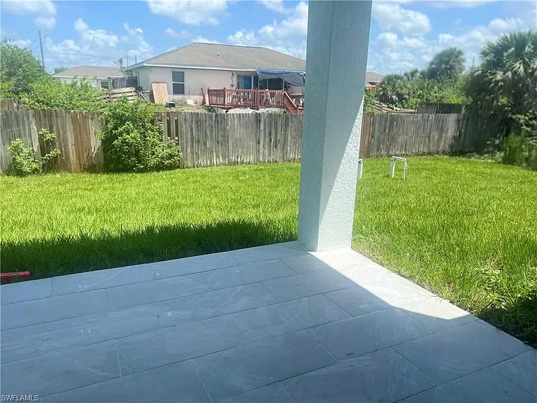2403 Dogwood Ave N — Photo 27