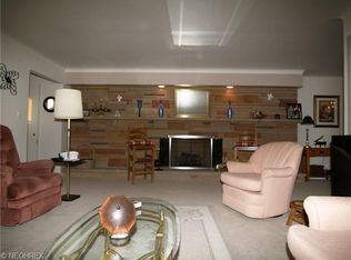 1030 Long Ridge Dr, Seven Hills, OH 44131