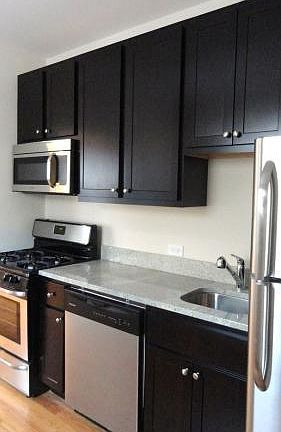 3rd image of 6701 N Clark St #2S