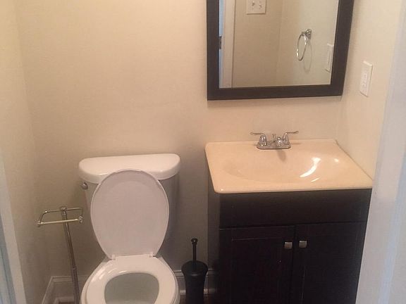 1F Powder Room
