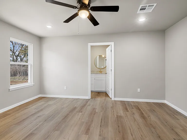 126 E Pine St — Photo 6