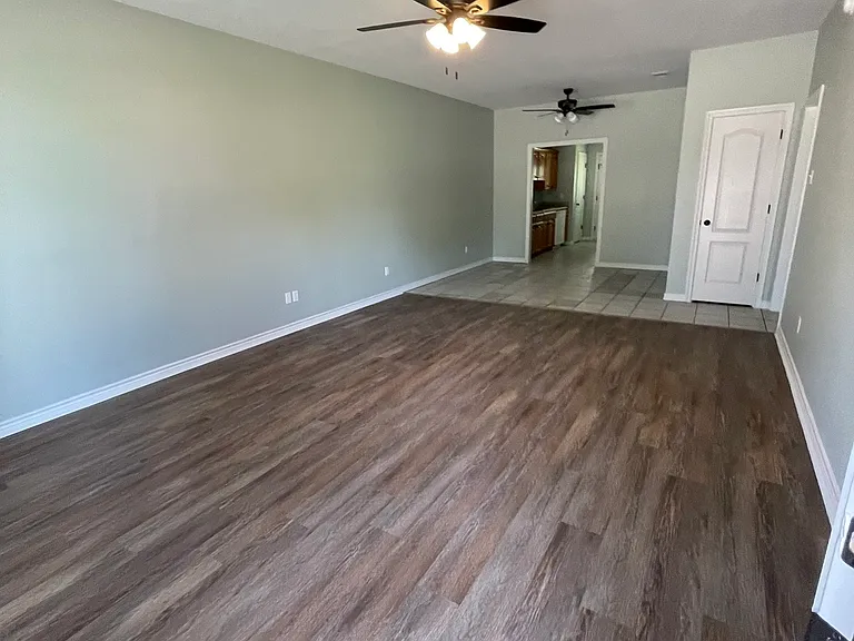 421 W Thomas St — Photo 22