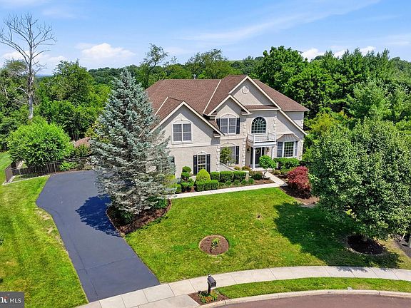 2nd image of 2303 Redtail Rd
