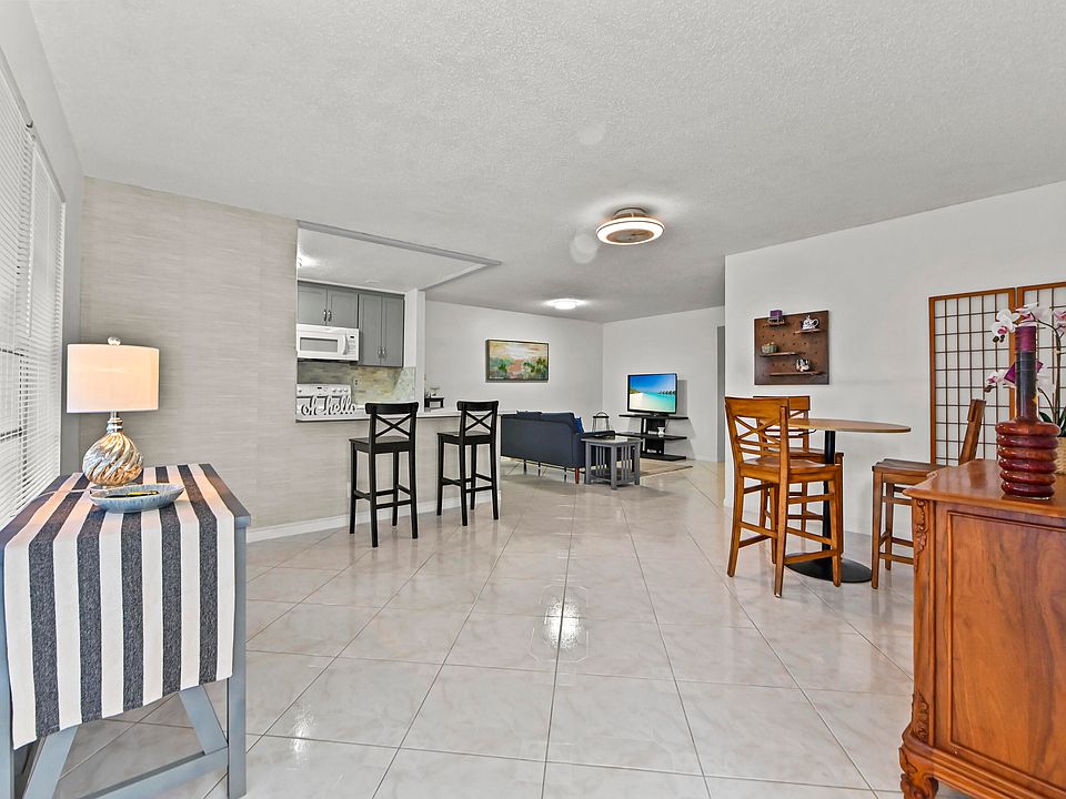 1st image of 120 HIGH POINT Boulevard #C