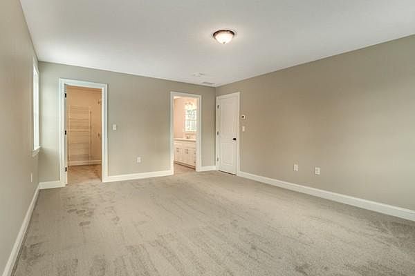 2nd image of 21 Beech St
