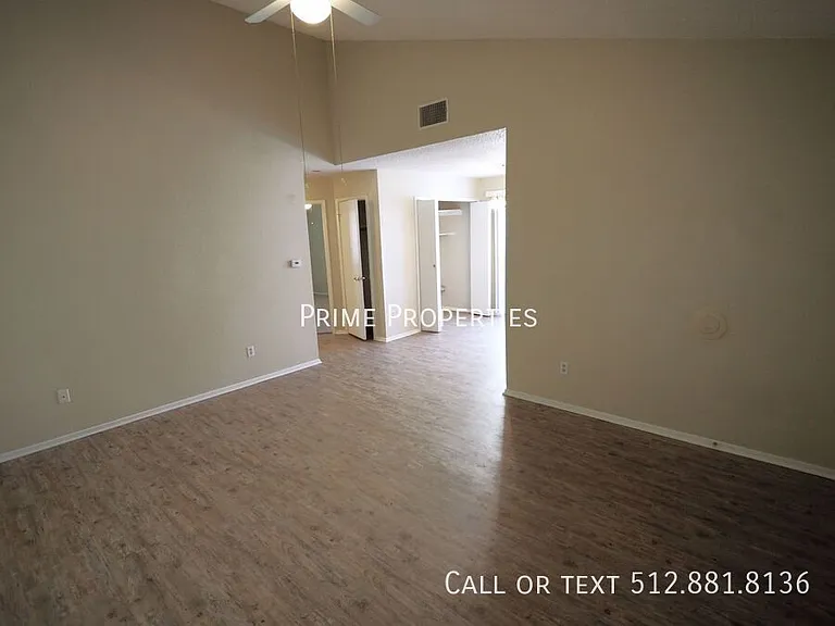 404 Burlwood Ct — Photo 2