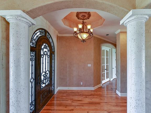 4th image of 1038 Fox Wood Dr