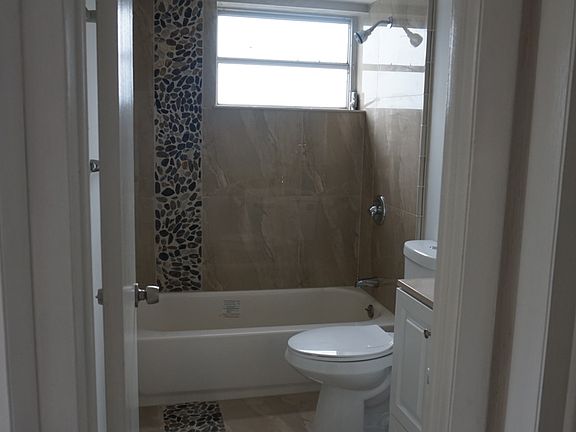 4th image of 1351 NE 191st St #E401