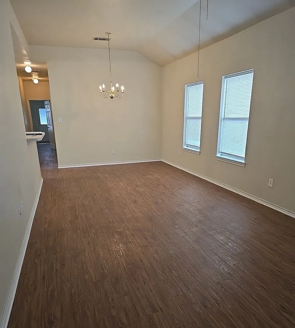 915 Walnut St. Burleson, TX 76028 — Photo 4