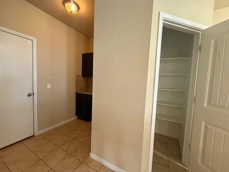 503 Libani Ln — Photo 13