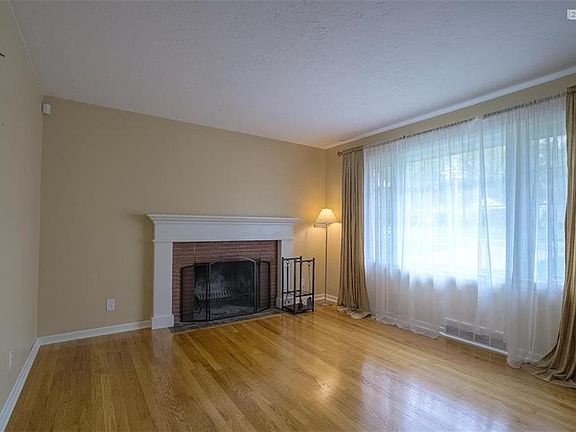 5th image of 7010 Dearborn St