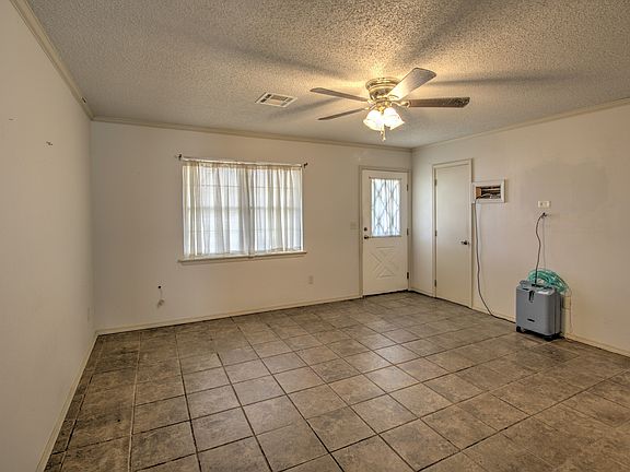 4th image of 1321 Damon Dr