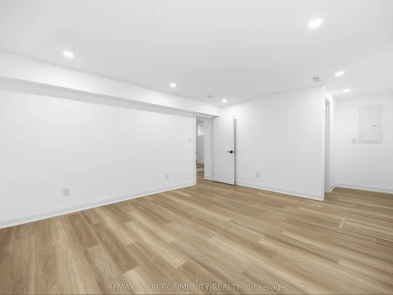 55 Cocksfield Ave #LOWER — Photo 17