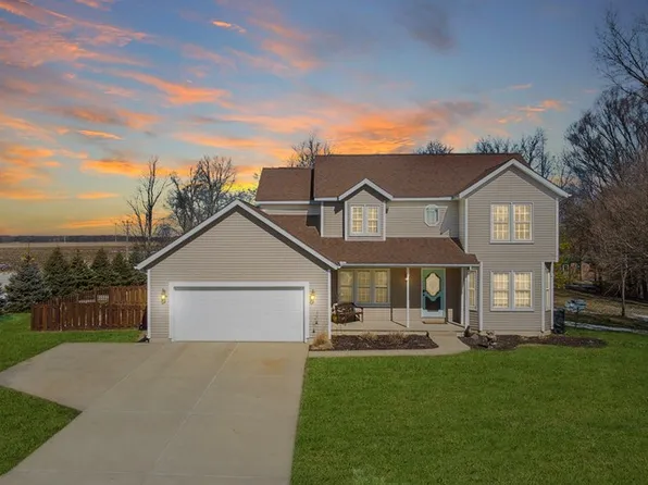 1 Candle Ridge Rd, Towanda, IL 61776