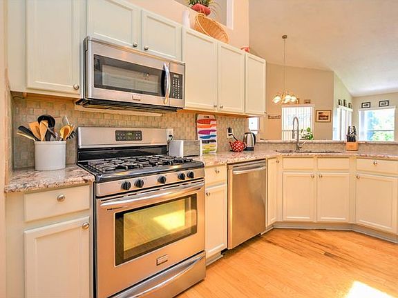 5th image of 16132 Palmetto Hill St