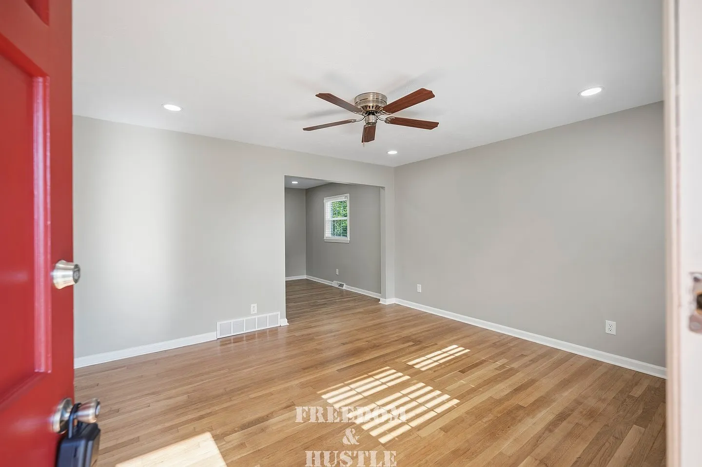 3 bed, 975 sqft, $1,995 — Photo 2