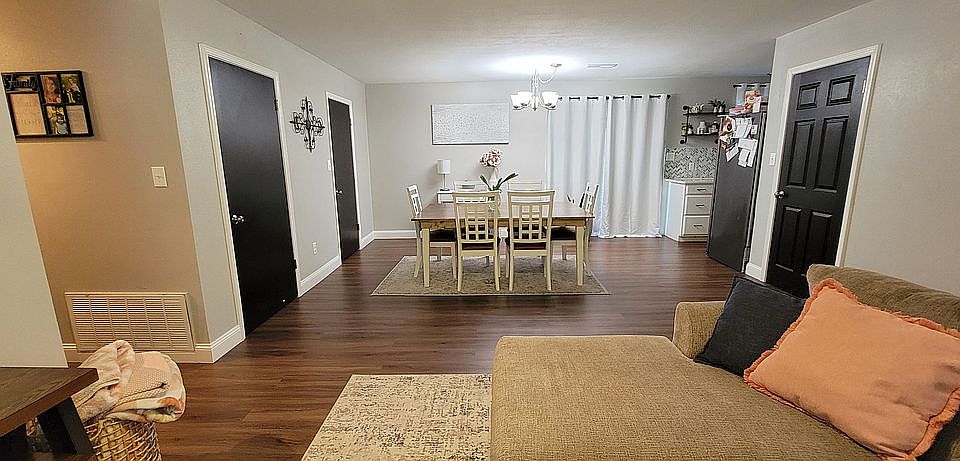 1st image of 1004 S Prospect Cir
