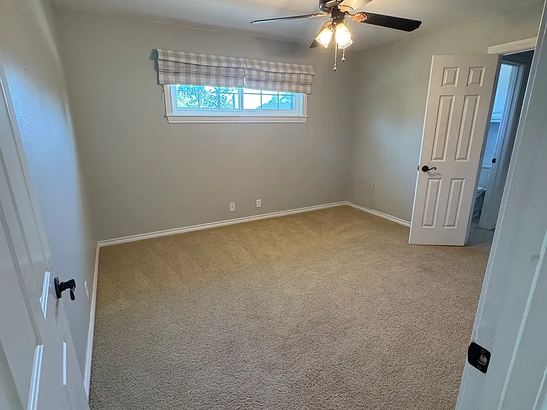 7117 Holly Square Ct — Photo 19