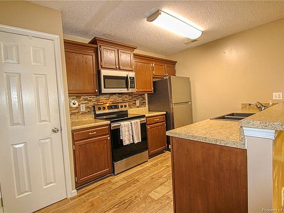 2nd image of 715 Oak Mill Ln