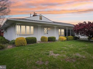 17 Emerald Ln, Levittown, PA 19054