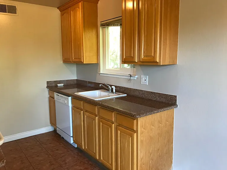 815 E 4th Ave #5 — Photo 8