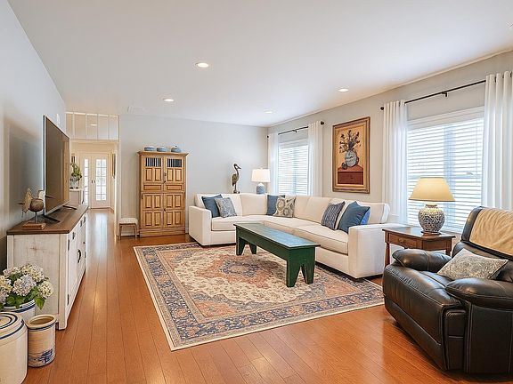 3rd image of 243 Lily Rd