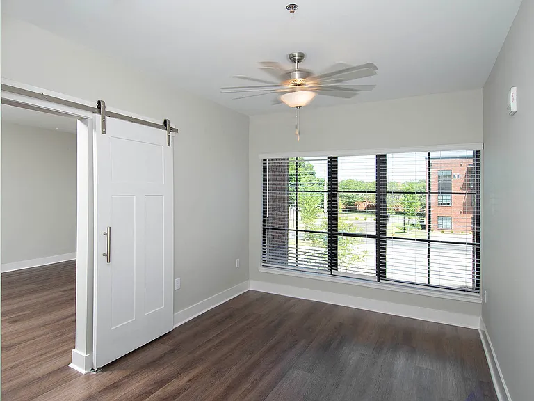 Second Avenue Apartments — Photo 6