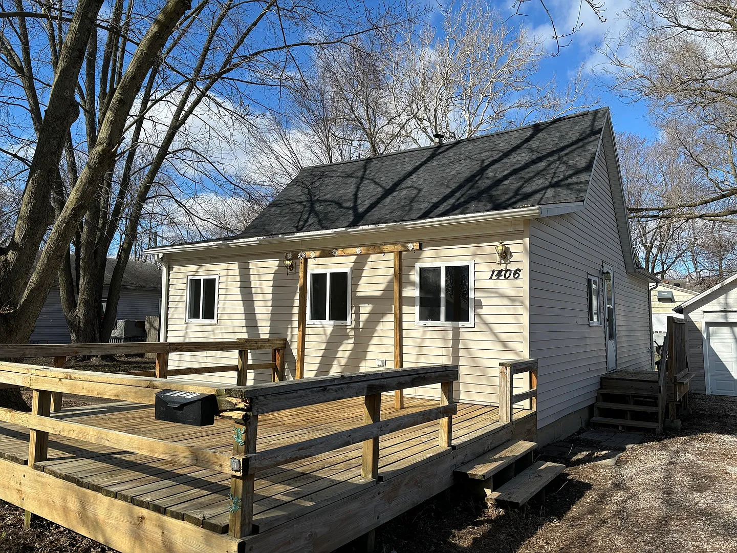 1406 Stout Dr photo 1