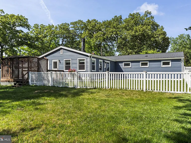 8005 Woodholme Cir — Photo 30
