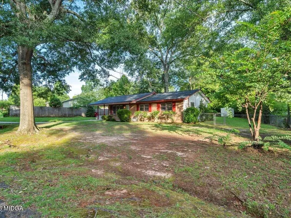 413 Davis Dr, Centerville, GA 31028
