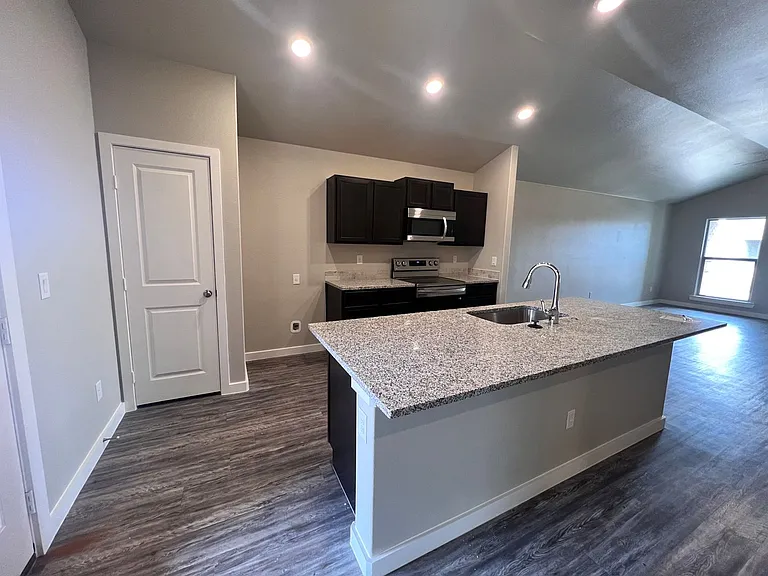 3207 Abbeville Ave — Photo 3