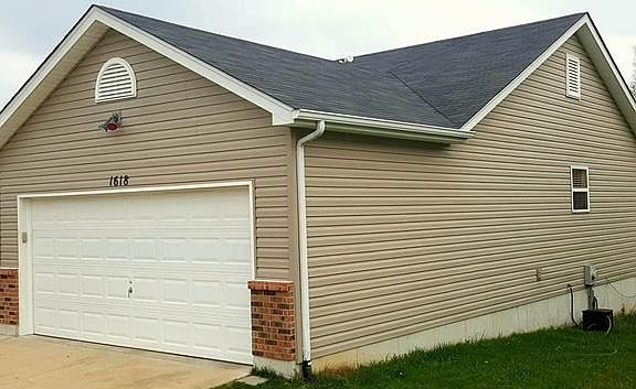 3rd image of 1618 Saint Charles Dr