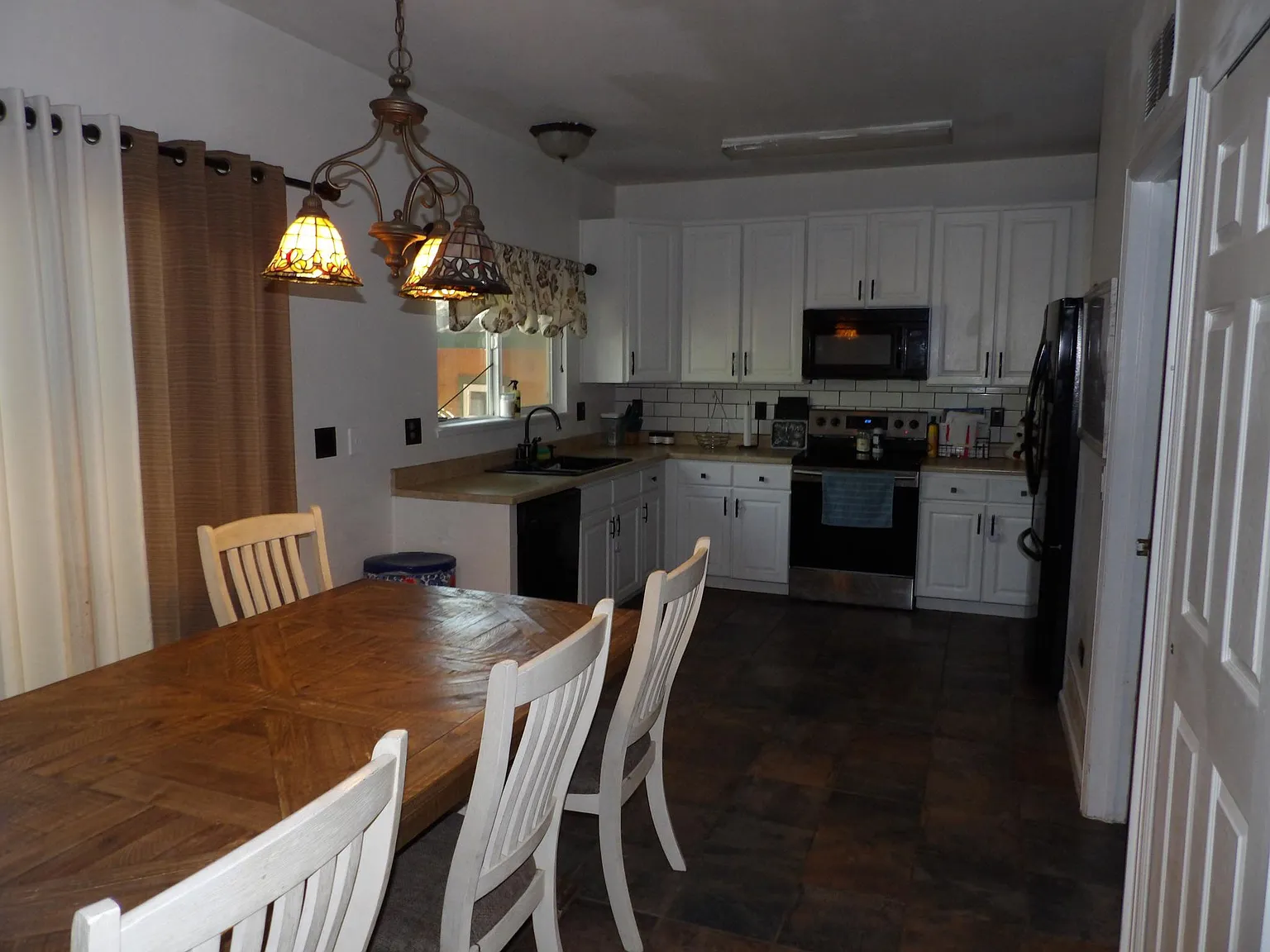 3 bed, 2.5 bath, 1639 sqft, $1,850 — Photo 3