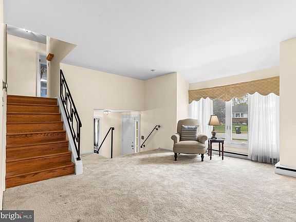 5th image of 130 Rockrose Dr