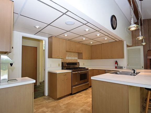 4th image of 89 Stonecroft Ln
