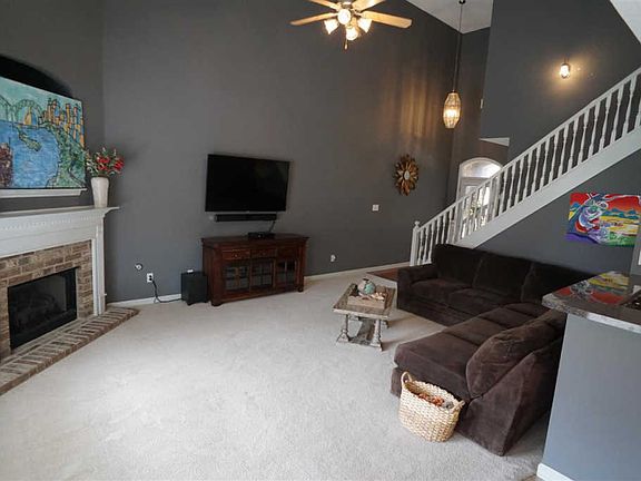 3rd image of 369 Fleets Hill Dr