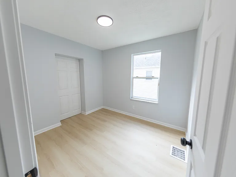 512 N Warren Ave — Photo 10